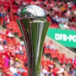 Die Trophäe des DFB-Pokals der Frauen